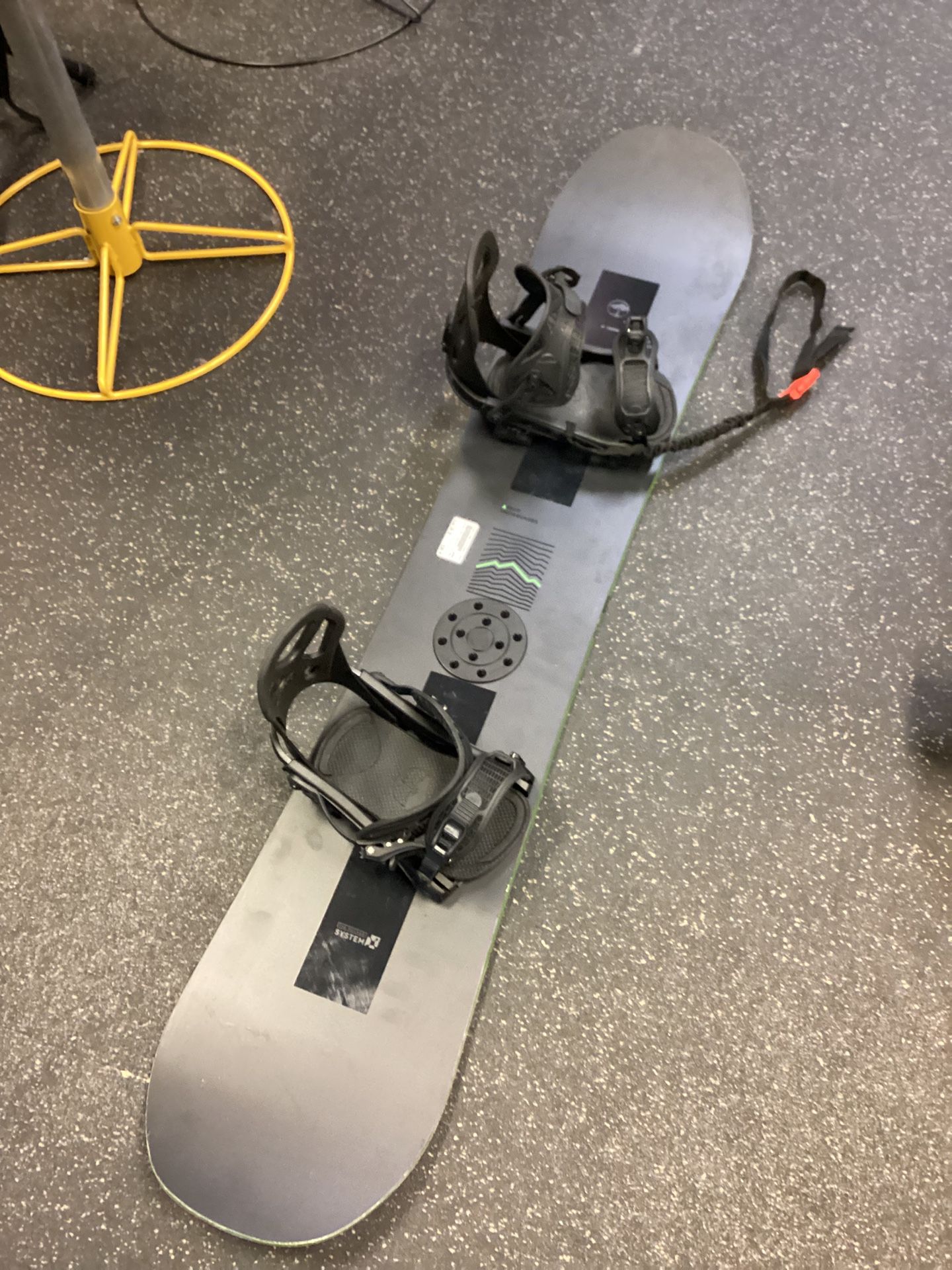 Arbor 144 Snowboard With bindings
