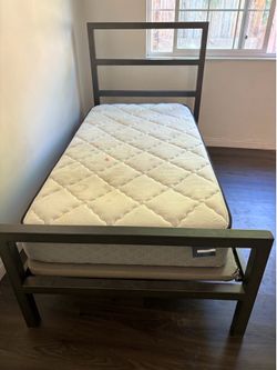 Metal bed