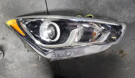 Hyundai Santa Fe Sport Headlight Right Passenger Side 2017 2018 Part $200 H