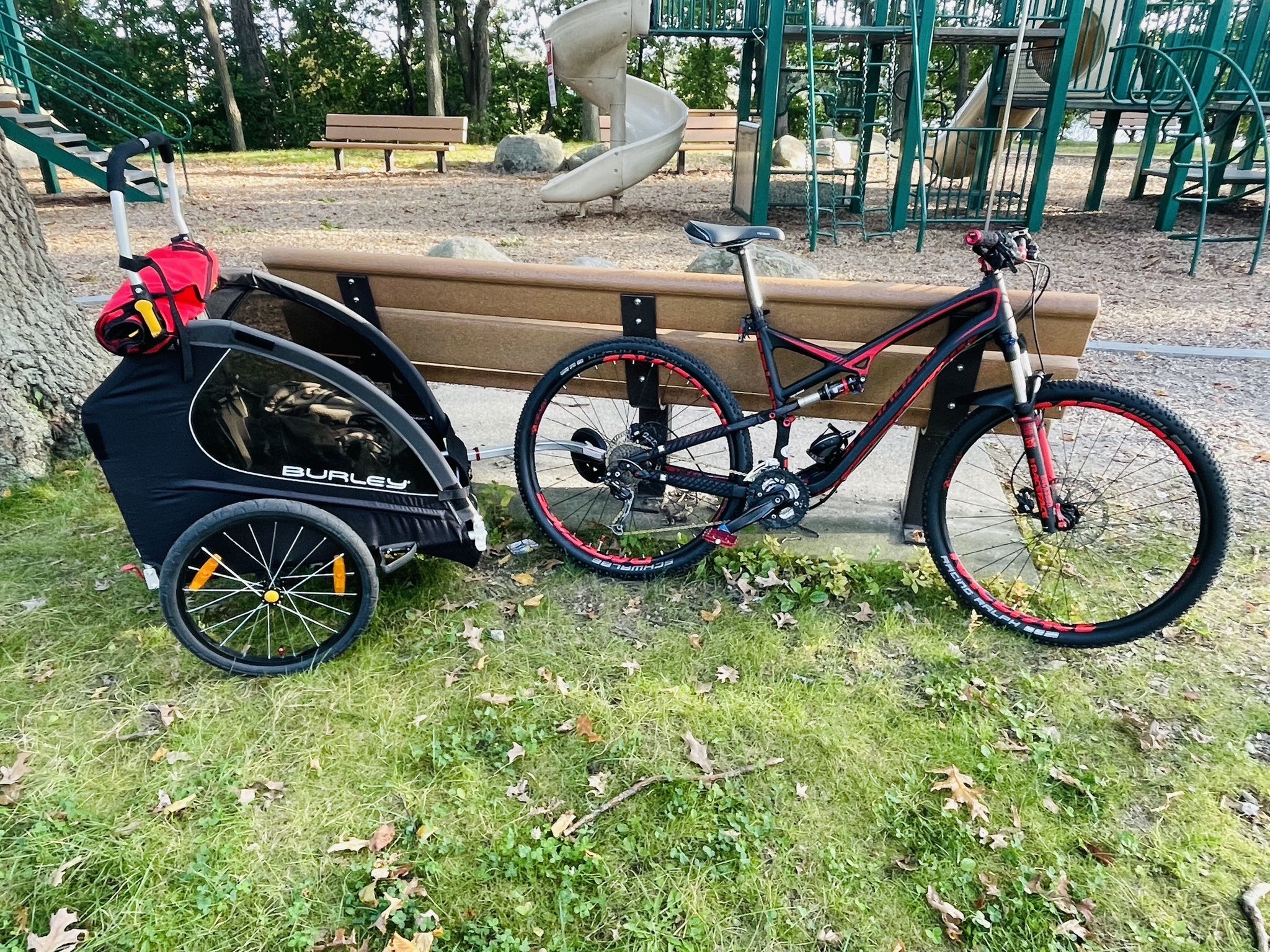 Burley bike trailer- Honey bee- Like Brand New