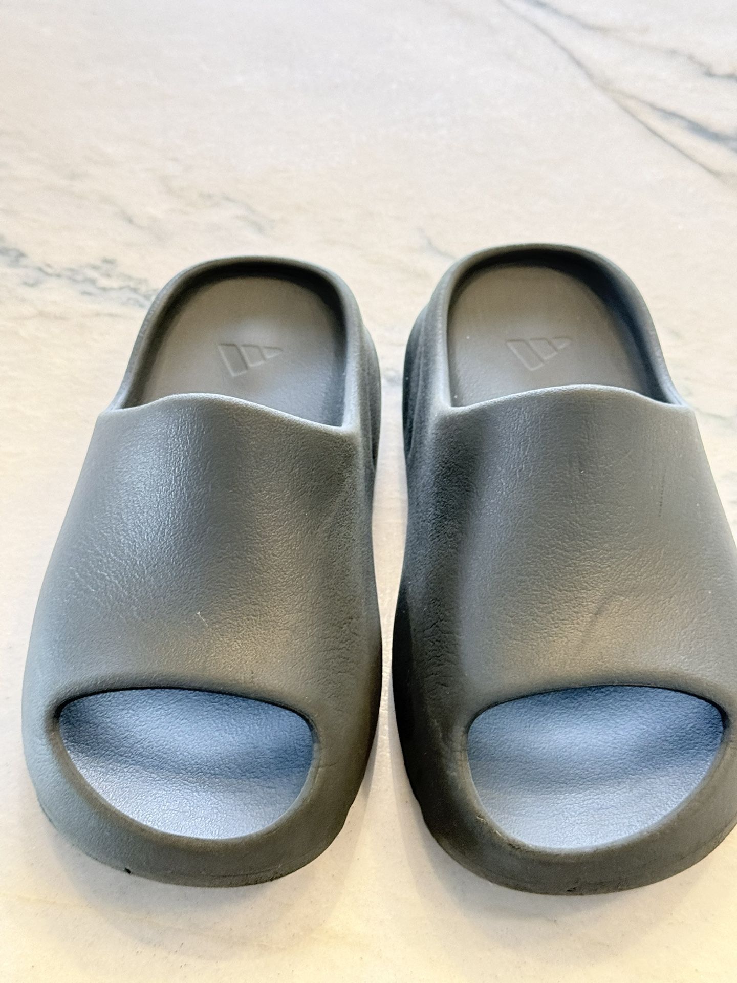 Yeezy slides (No Box) ID4132_sivasdescalzo-  main image 4