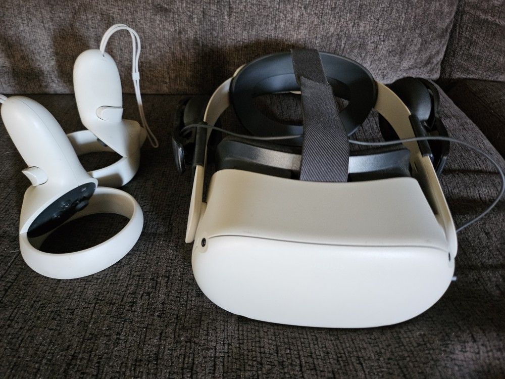 Quest 2 Vr Headset With Headphone Attachment 