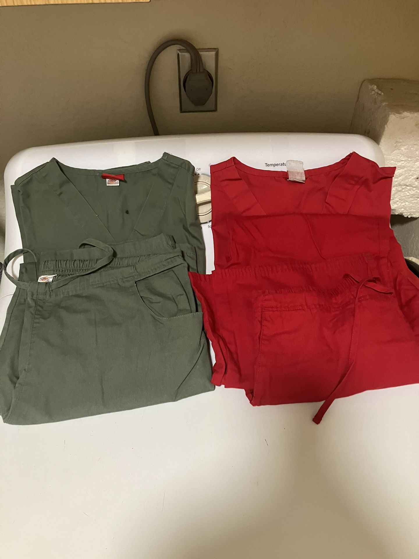 MED-SCRUBS  Size Small.