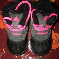 Size: 6C Girls NIKE ACG Boots