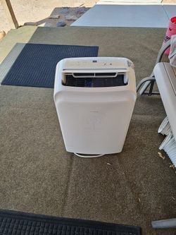 Portable AC. INSIGNIA. Four Years Old