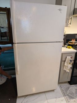 Whirlpool top-freezer refrigerator