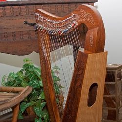 Like New - Roosebeck 19 String Pixie Harp (Upgraded Chelby Levers, Spruce Soundboard, Celtic Thistle Carved Inlay)