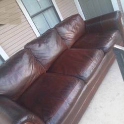 BEAUTIFUL GENUINE LEATHER SOFA 