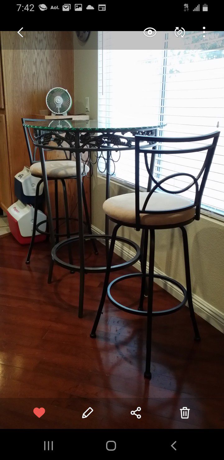 Breakfast Table and 2 Chairs 