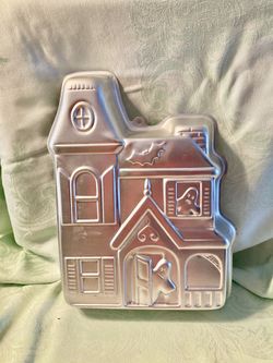 NEW Wilton Haunted House Cake Pan (contact info removed) Vintage