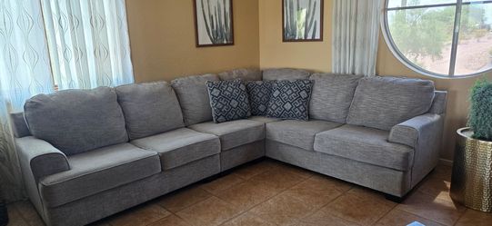 Ashley Furniture 2-Piece Sectional Sofa – Excellent Condition