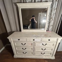 Dresser With Mirror