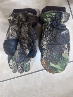 $10 - hunting gloves real tree camouflage