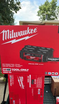 Milwaukee packout radio plus charger