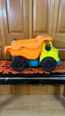 Kids Gigantic Dump Truck 