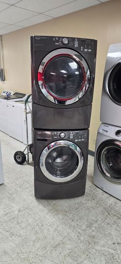 Washer and dryer  whirpol stacables electric