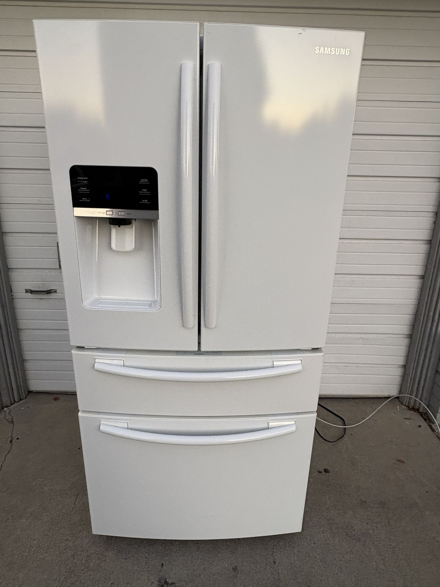 Samsung White French Door Fridge / Freezer W Water Dispenser