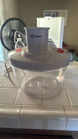 Electric salad spinner