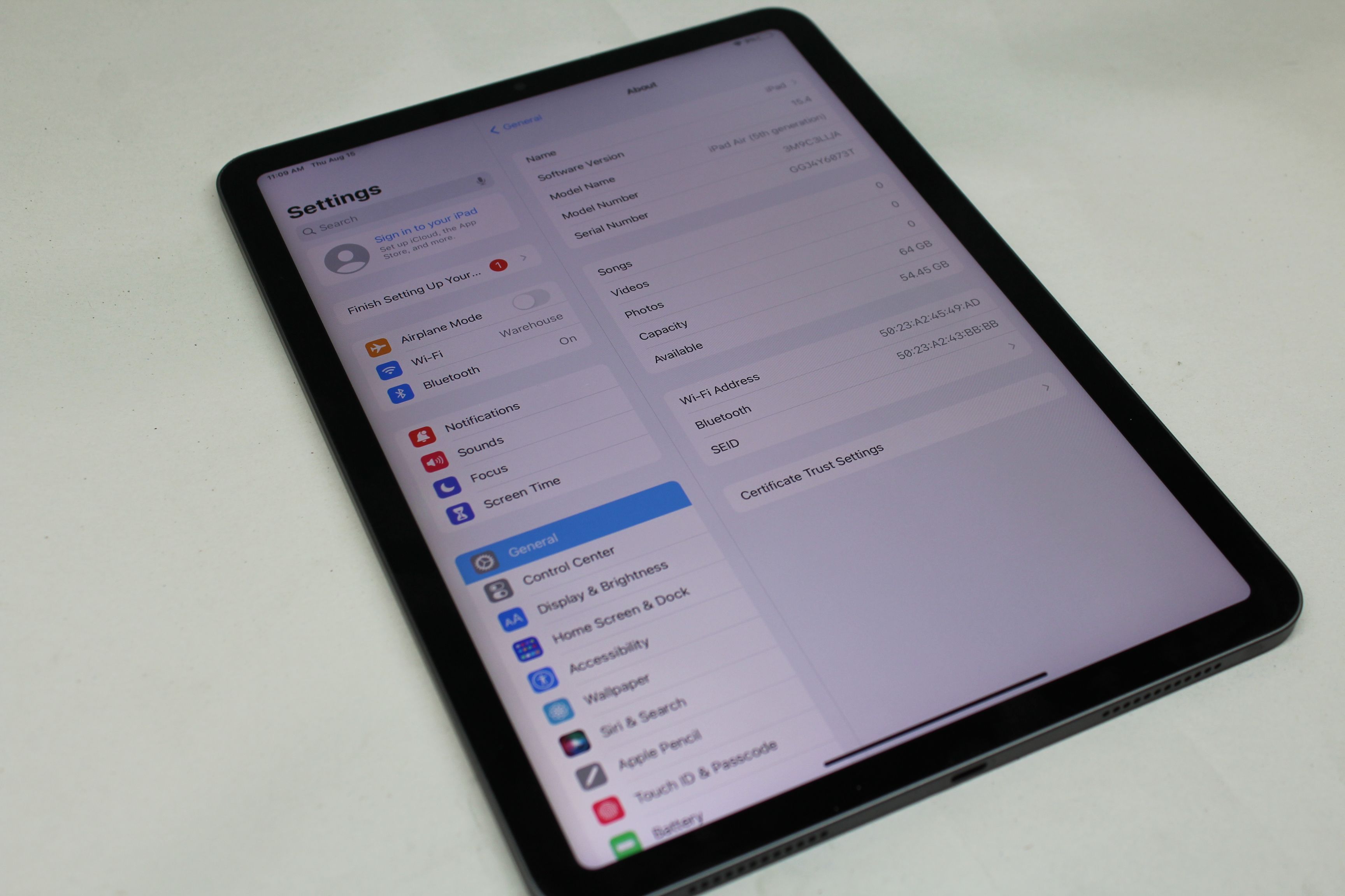 Apple iPad 5th Gen- Space Grey- 64GB (Model: A2588)