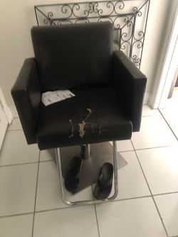 Salon chair