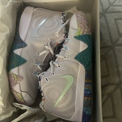 Brand New Nike KYRIE 4 GS