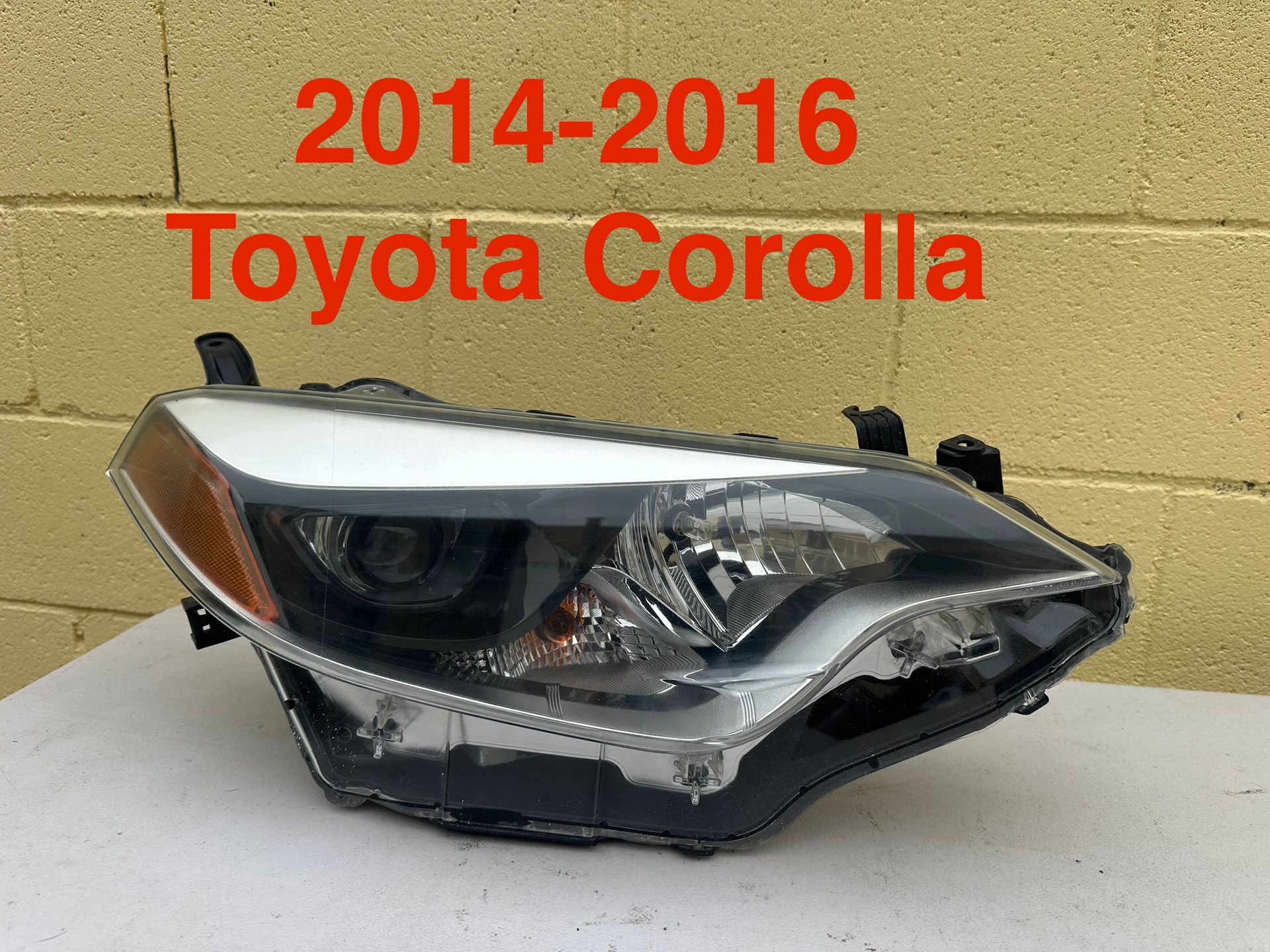 2014-2016 Toyota Corolla Headlight