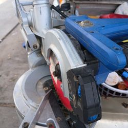 KOBALT 7" Compact Sliding Miter Saw