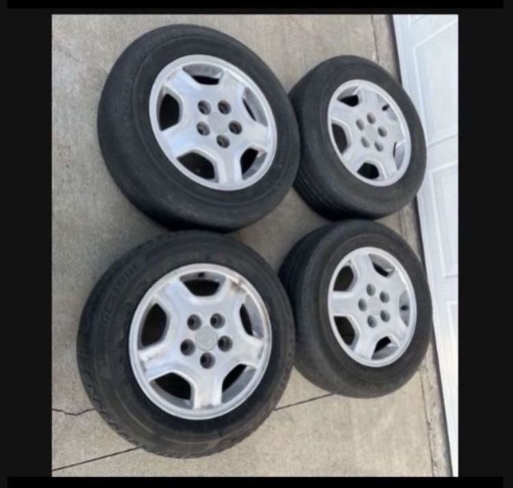 4 —— 205/65r15  5x114.3 5x4.5 Stock Camry Tacoma Accord Wheels Rims Good Treads Tires!!!!!!!