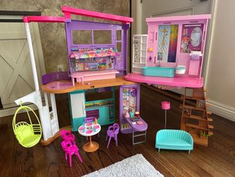 Barbie vacation house 42”, compact fold up