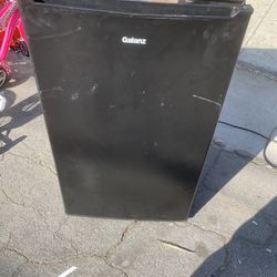 Galanz Black Mini Refridgerator