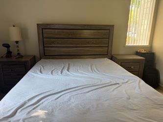 Queen size bed with mattress