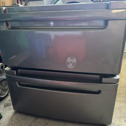 2 LG Washer/Dryer Pedestals