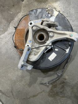 cadillac  xts  2014  -up  driver  side  front  spindle  