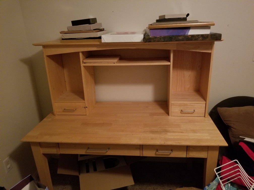 Large Desk with Hutch