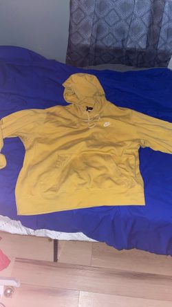 2x yellow Nike Hoodie
