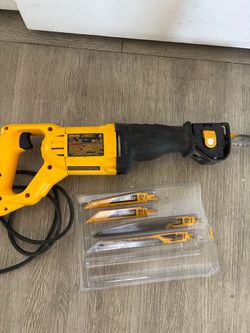 Electric saw like new $75