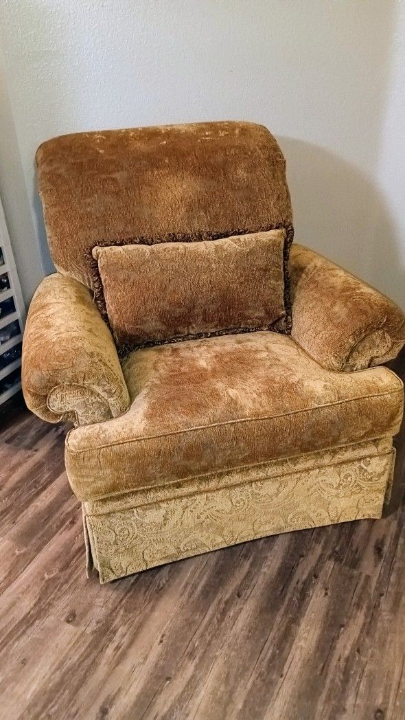 Oversized Arm Club Chair