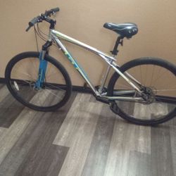 New Nice Looking Timberline Mountain Bike GT Disc Brakes Front And Back 21 Speed 24 Inch Tires Comes With Bike Pump And Helmet 