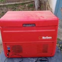Vintage Marlboro https://offerup.co/faYXKzQFnY?$deeplink_path=/redirect/ PERFECT 