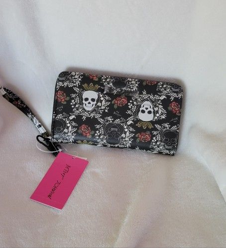 Betsey johnson skull and roses wallet wristlet 