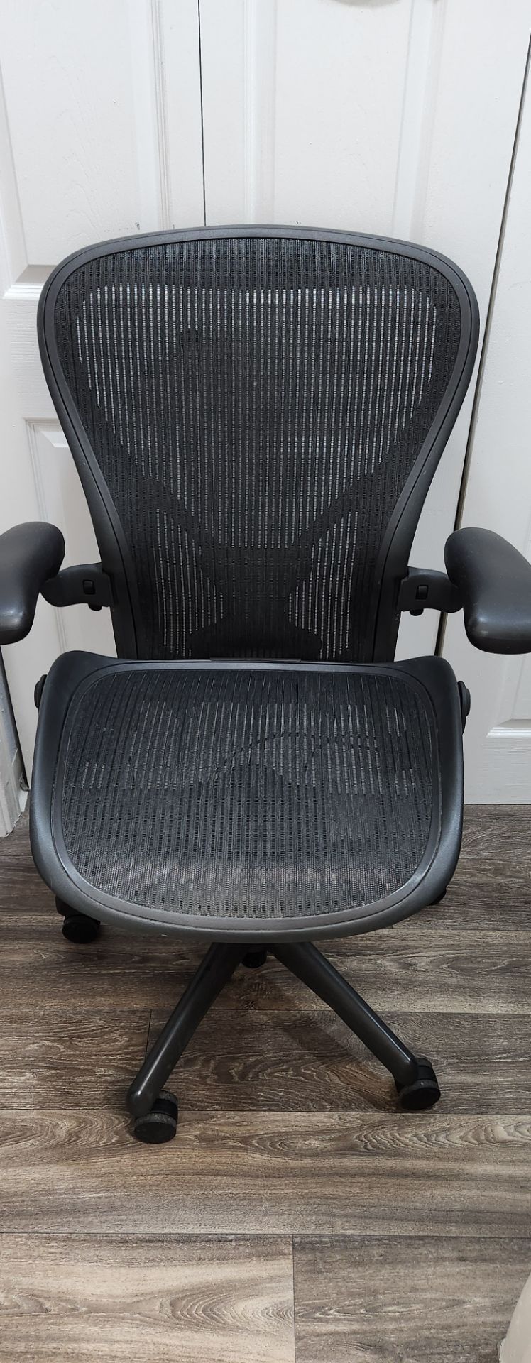 Herman miller aeron chair ( SIZE C ) FULLY LOADED !!
