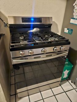 Samsung  stove front  stainless  steel  semi new.