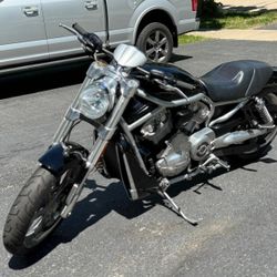 2006 vrod 20k miles clean title in hand$5600