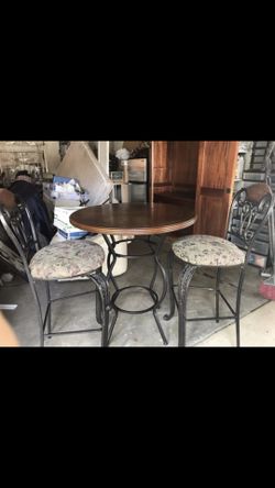 Kitchen table excellent condition