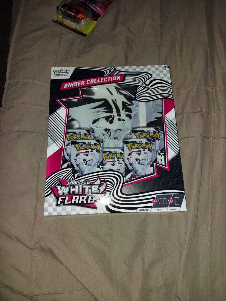 Scarlet And Violet White Flare Binder Pack