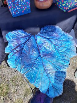 Cement Rhubarb

 Leaves 