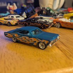 2009 Hot Wheels 66 Ford Fairlane GT 1:64 Blue Orange Flames