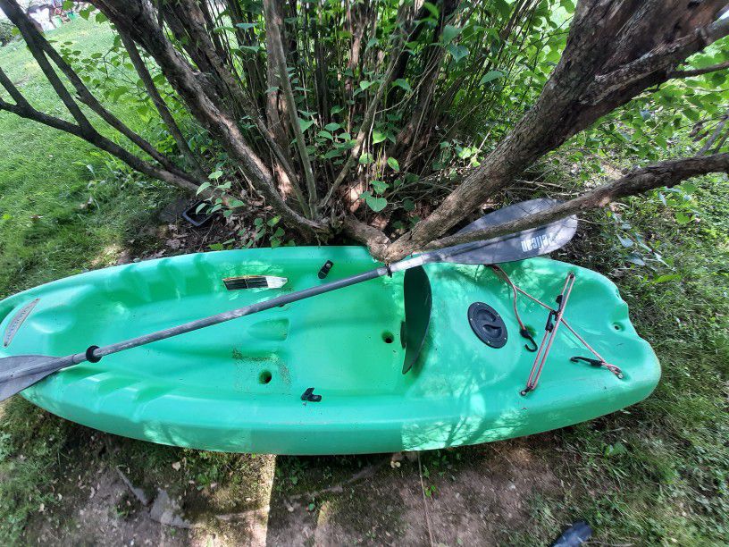 Potomac kayak With Paddle and New Anchor 