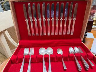 WM Rogers “Exquisite” Extra Plate Set for 12