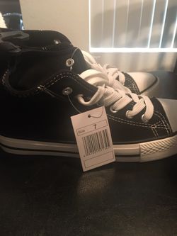 Size 7 Converse Sneakers (New)